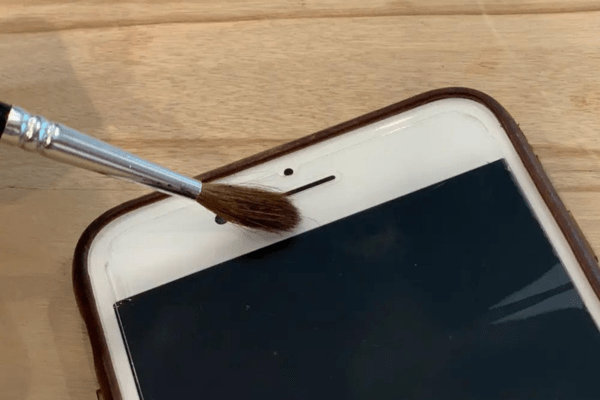 Clean the earpiece while phone only works on speaker