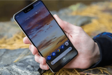 a person has Google Pixel 3XL in his hand